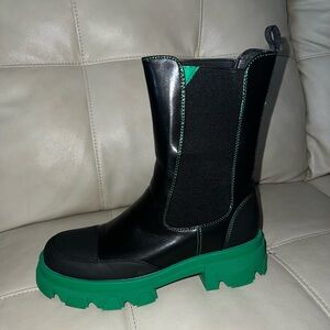 Black lug boot with green sole. Size 9, worn once